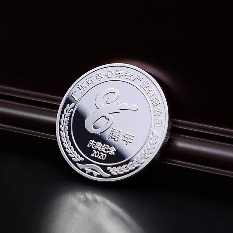 Custom Metal Souvenir Silver Mirror Finished Coin with Wooden Box 