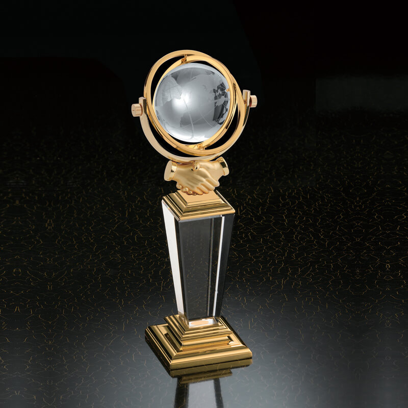 Hot Selling Nique Design Gold Color Crystal Metal Trophy Award 