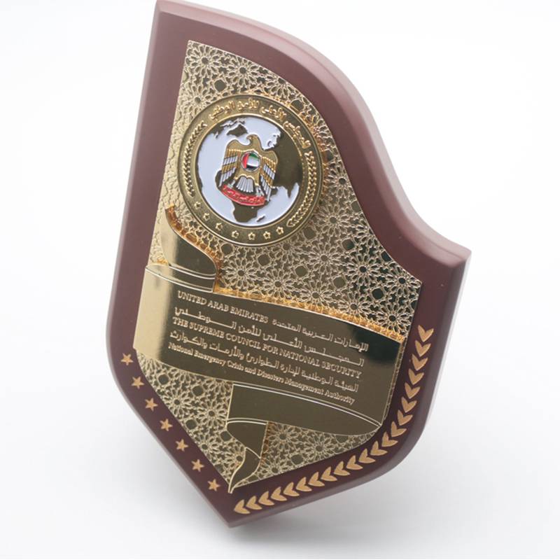 Customized Zinc Alloy Wooden Plaque Shield Metal Awards Trophy Souvenir