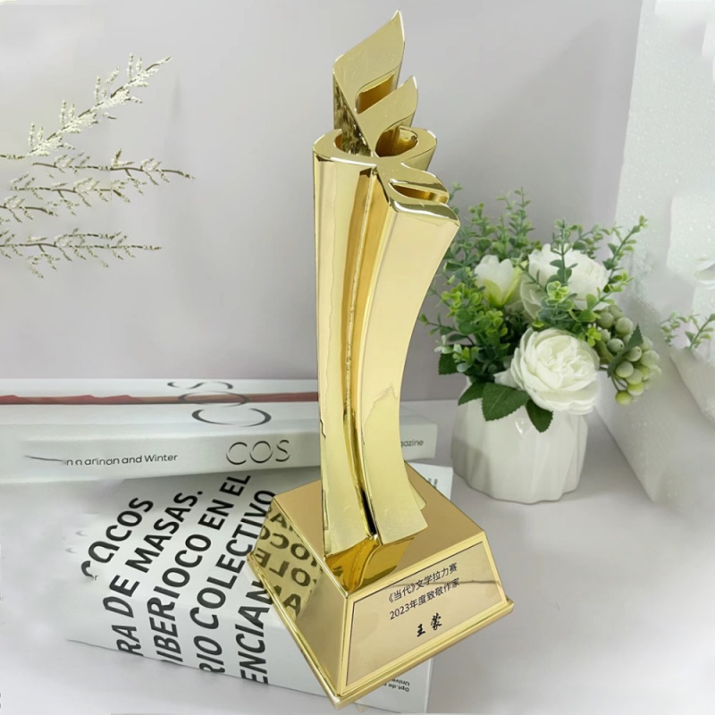 Manufacturers Customized Individual Name Engraved Design Honor Metal Trophy Cup