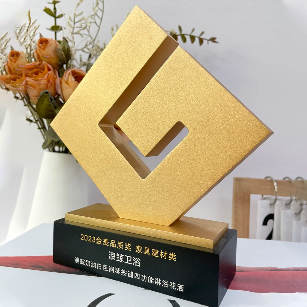 Custom Trophy Manufactures Award Trophy Cup with Wooden Base Award Manufacturer