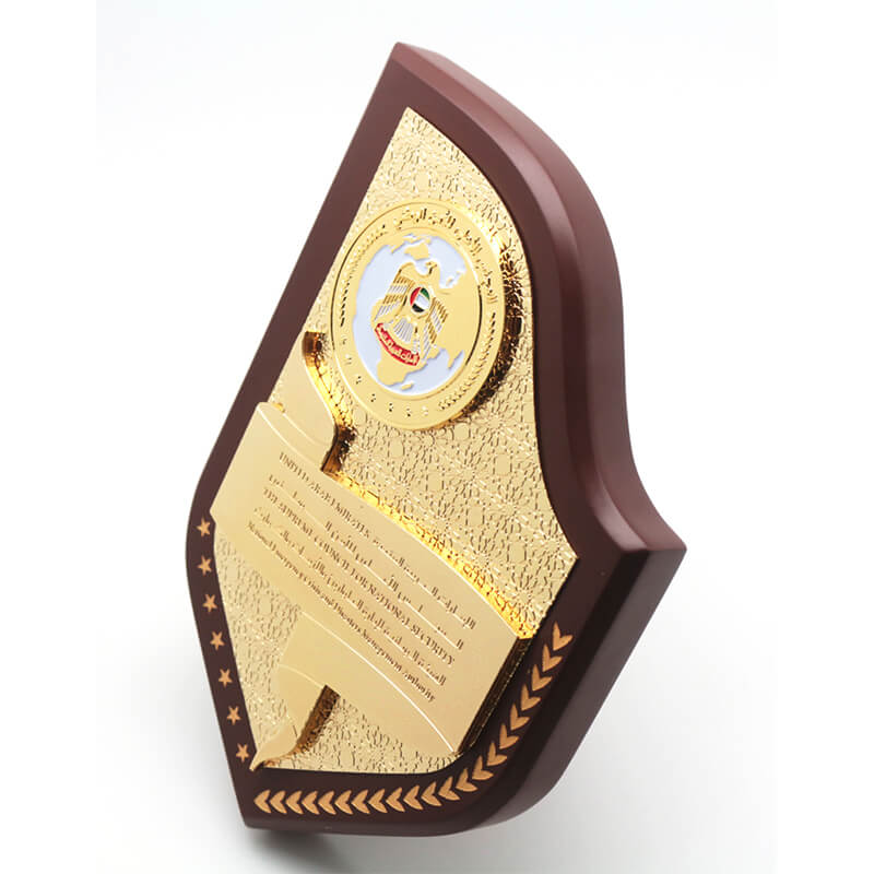 Manufactures Customized Zinc Alloy Wooden Plaque Shield Metal Awards Trophy