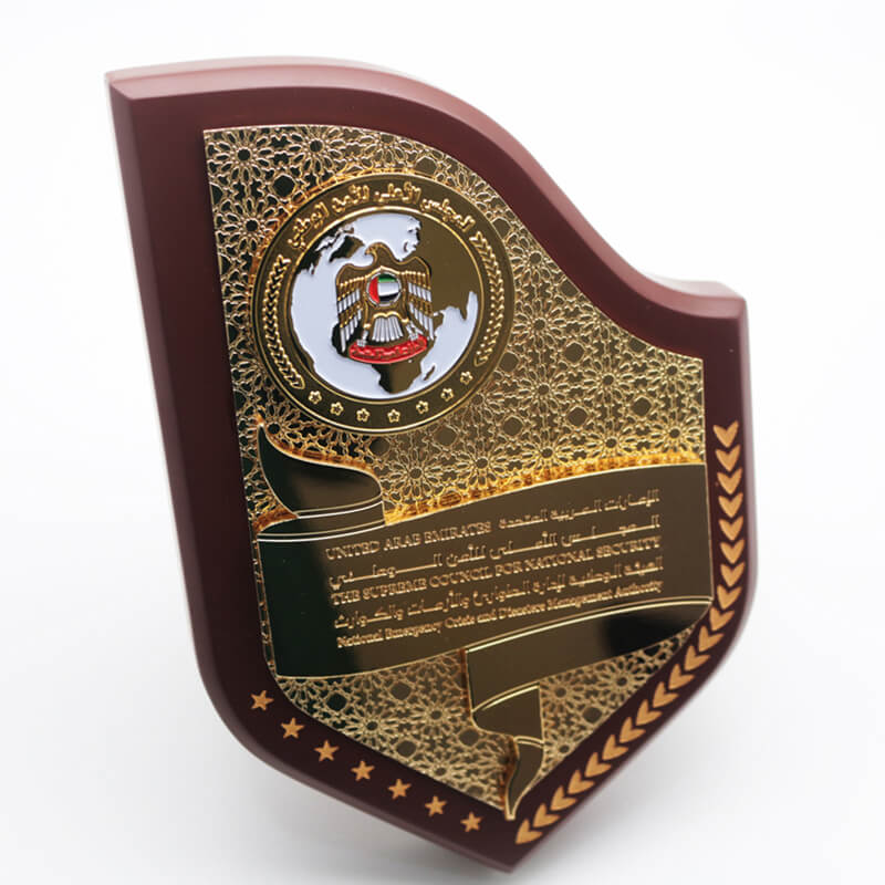 Manufactures Customized Zinc Alloy Wooden Plaque Shield Metal Awards Trophy