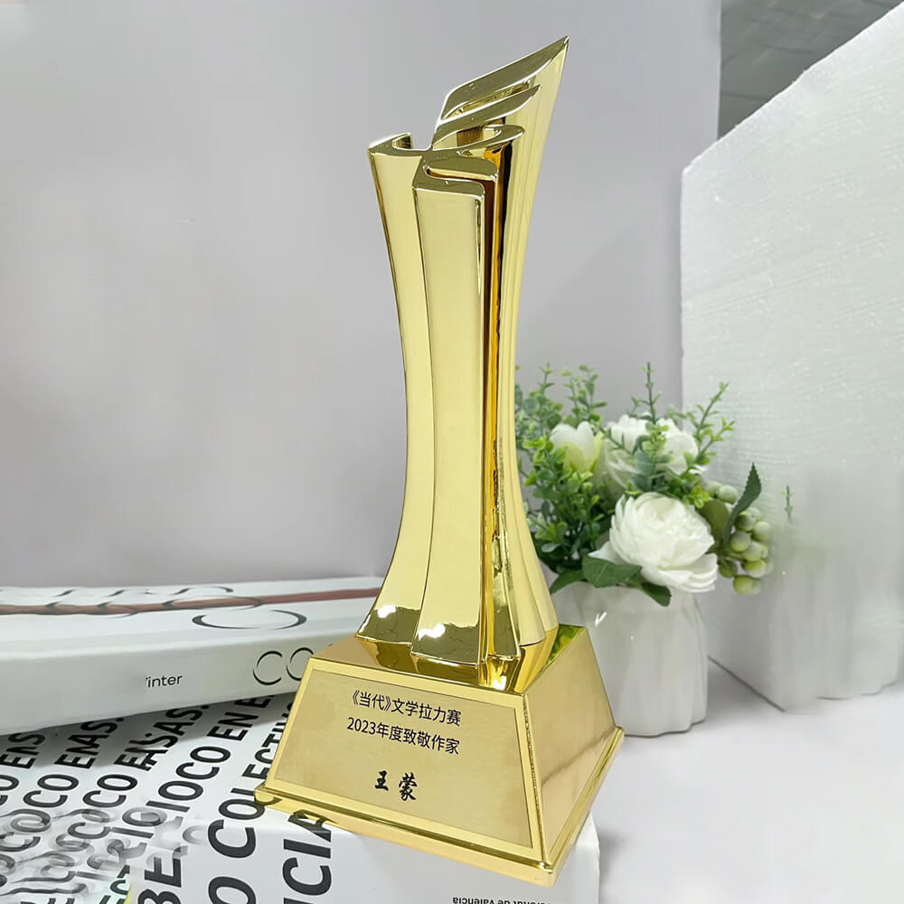 Manufacturers Customized Individual Name Engraved Design Honor Metal Trophy Cup