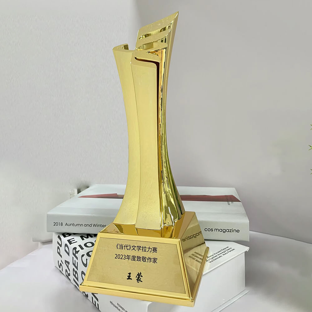 Manufacturers Customized Individual Name Engraved Design Honor Metal Trophy Cup